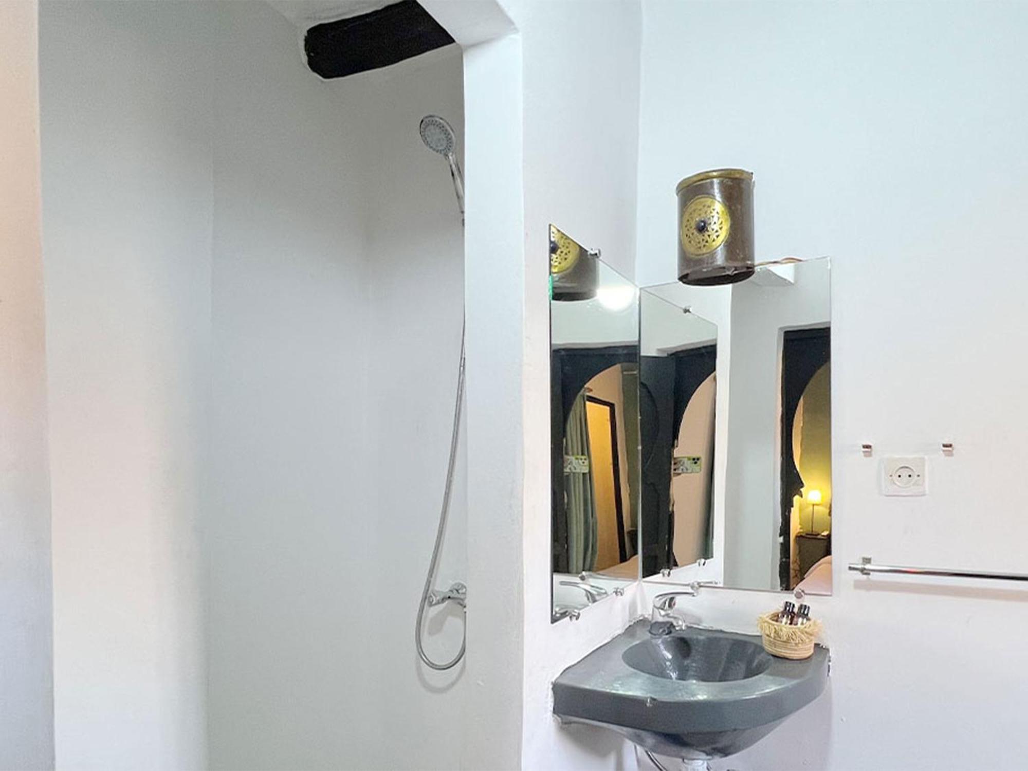 Riad Lazord De Marrakech Entier 马拉喀什 外观 照片